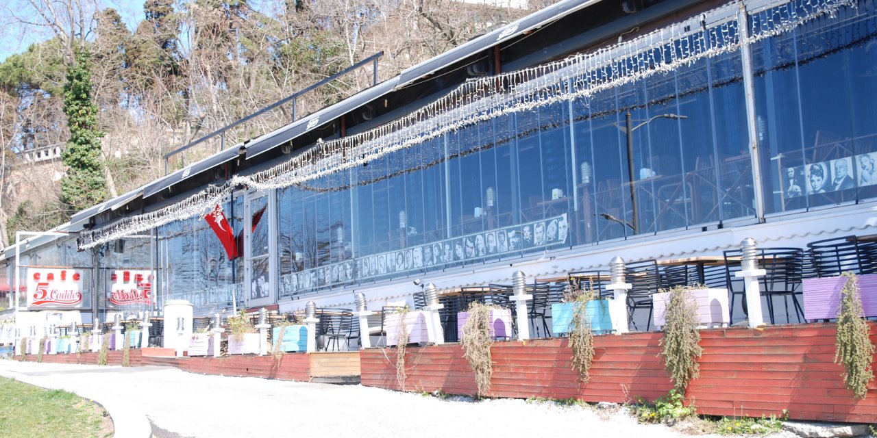 İstanbul'da Kovid-19 tedbirleri kapsamında birçok işletme açılmadı