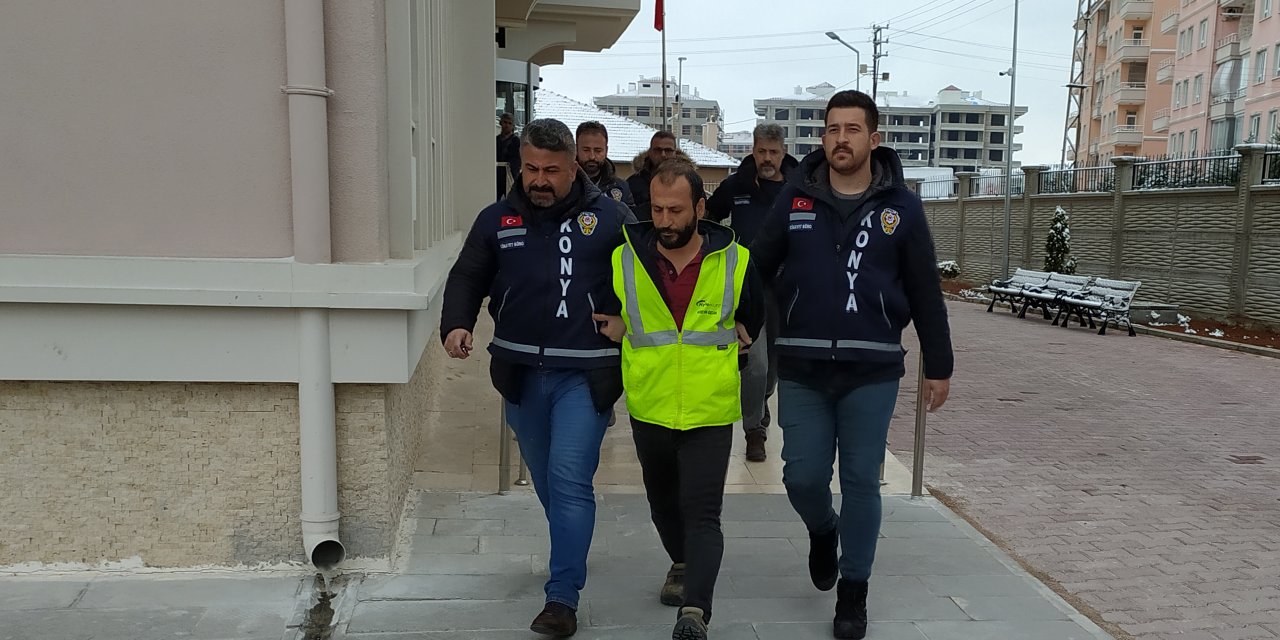 Bıçakla yeğenini öldüren, arkadaşını da ağır yaralayan şüpheliyle ağabeyi yakalandı