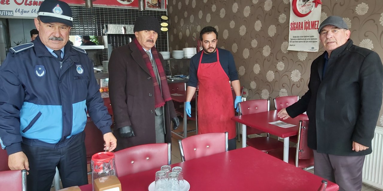 Hafik Belediye Başkanı Çuhadaroğlu, koronavirüs hakkında esnafı bilgilendirdi