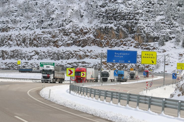 Konya-Antalya kara yolu çekici ve tır geçişlerine açıldı