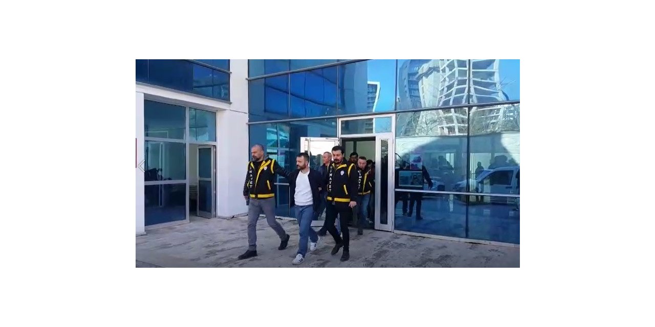 Otomobilde infaz edip acil servis kapısına bıraktılar