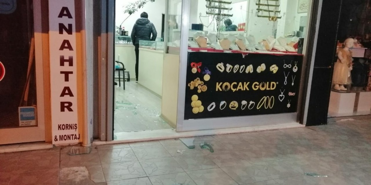 Maltepe’de lüks otomobille vurgun yaptılar