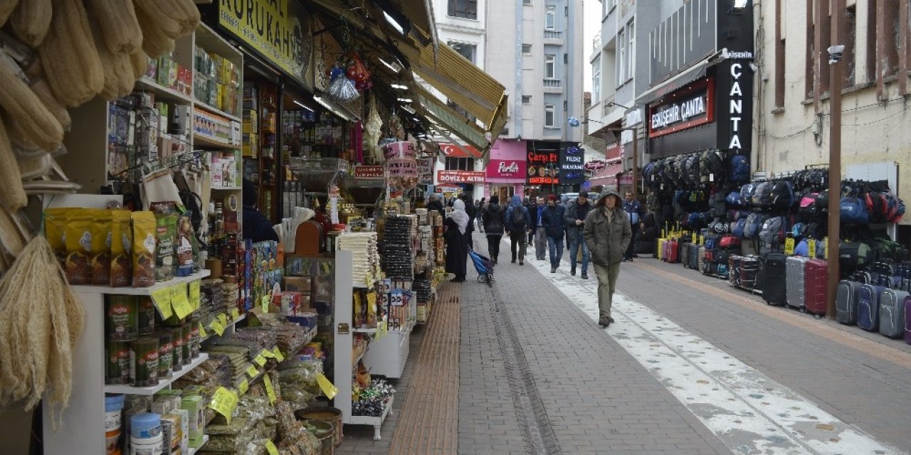 Öğrenci kenti Eskişehir’de okulların tatili esnafı endişelendiriyor