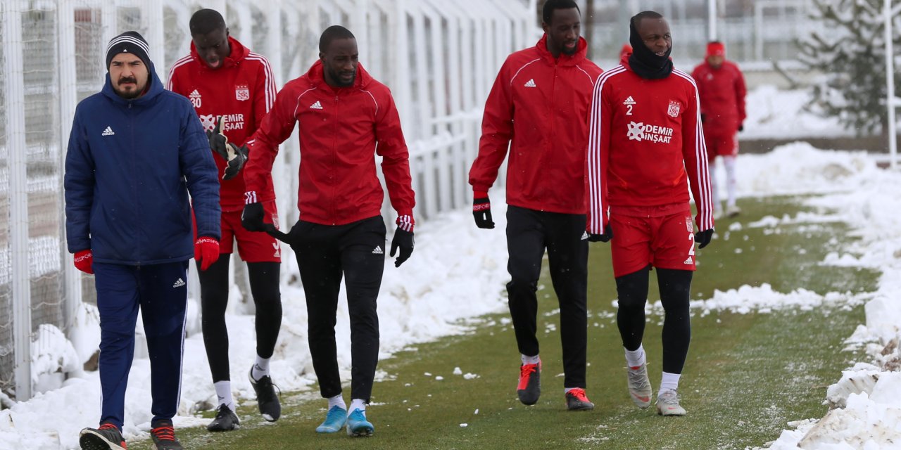 Sivasspor Teknik Direktörü Rıza Çalımbay'dan koronavirüs açıklaması: