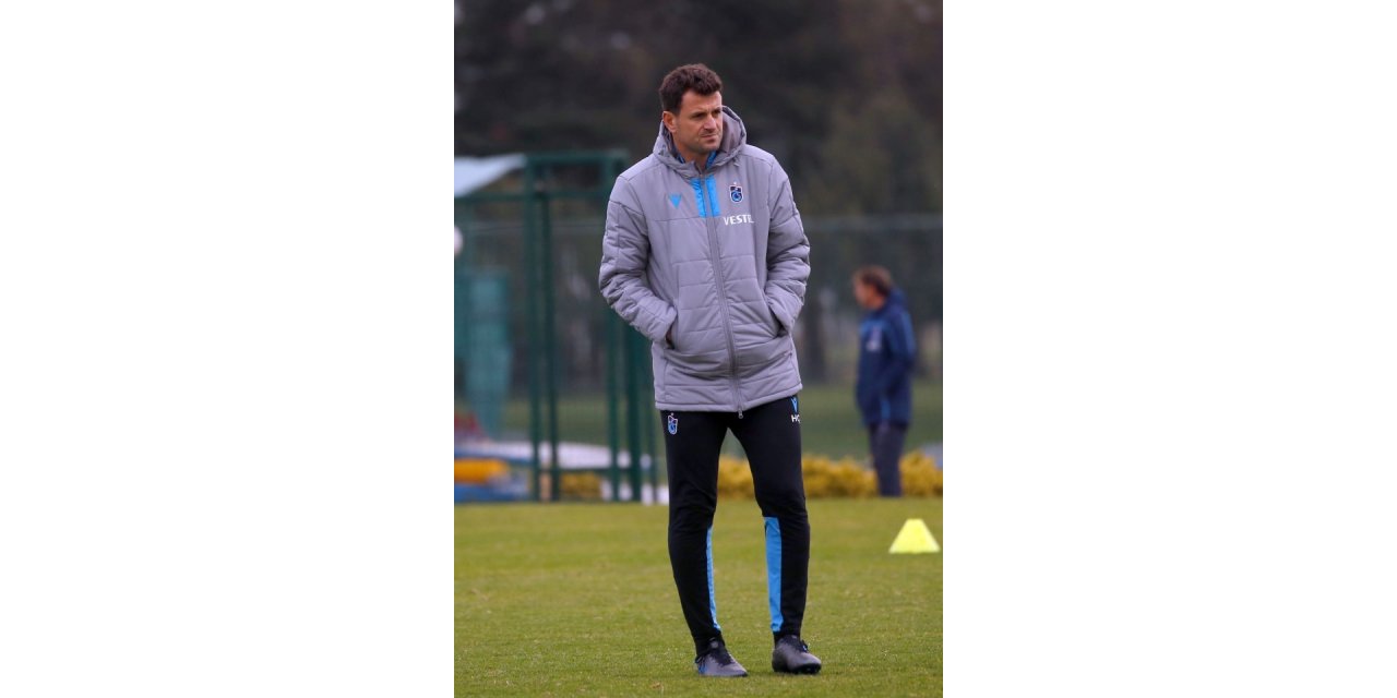 Hüseyin Çimşir, oyuncularını motive etmeye çalışıyor