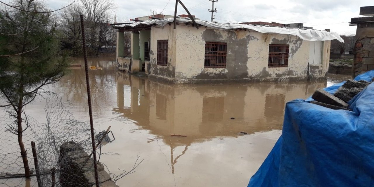 Diyarbakır’da sağanak yağış su taşkınlarına neden oldu