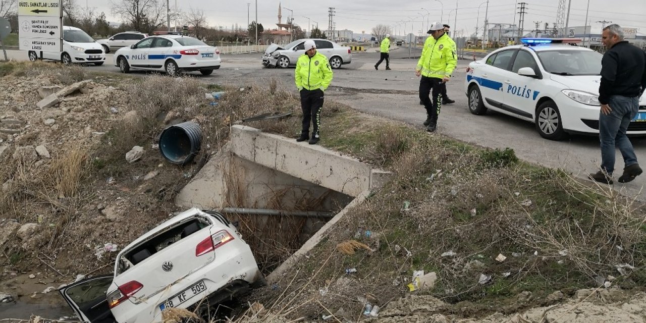 Aksaray’da iki otomobil çarpıştı: 3 yaralı
