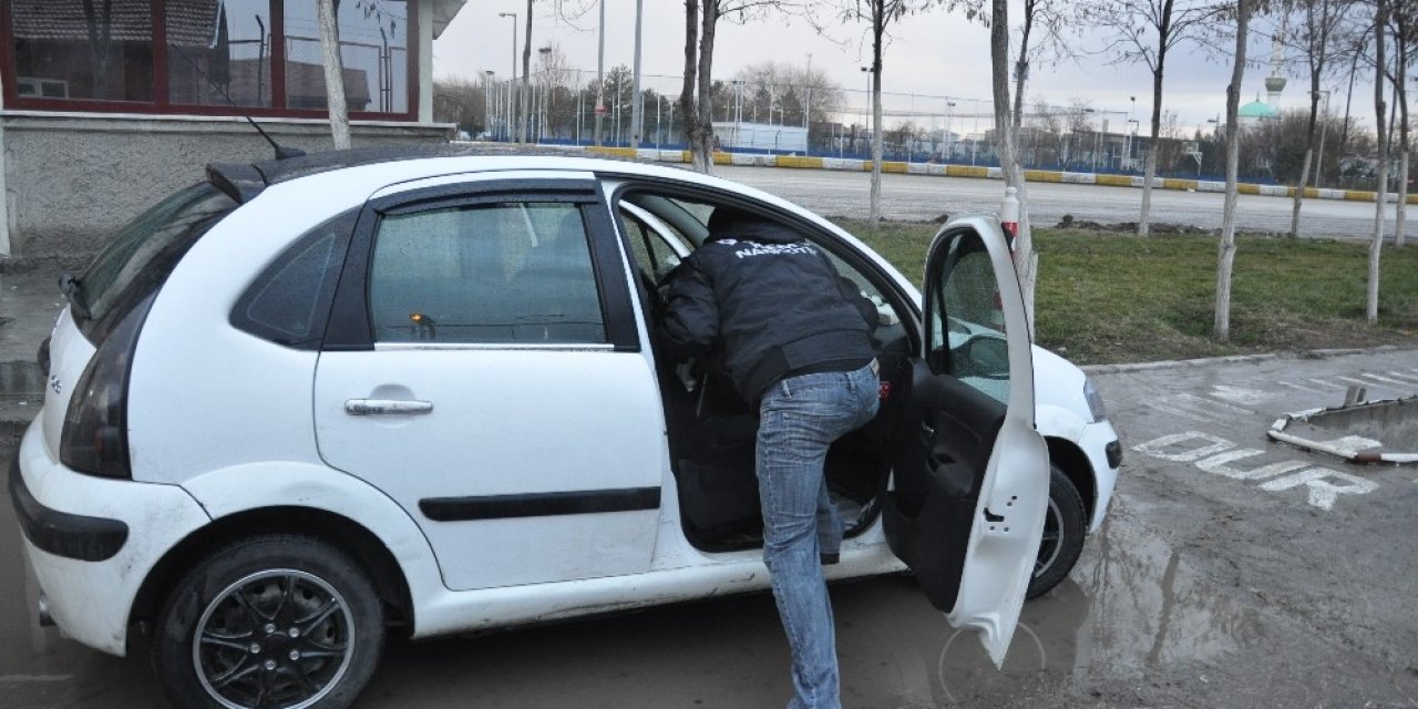 Aksaray’da kadının iç çamaşırından eroin çıktı