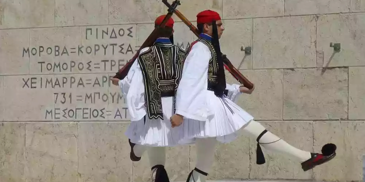 Yunanistan'da koronavirüs orduya sıçradı