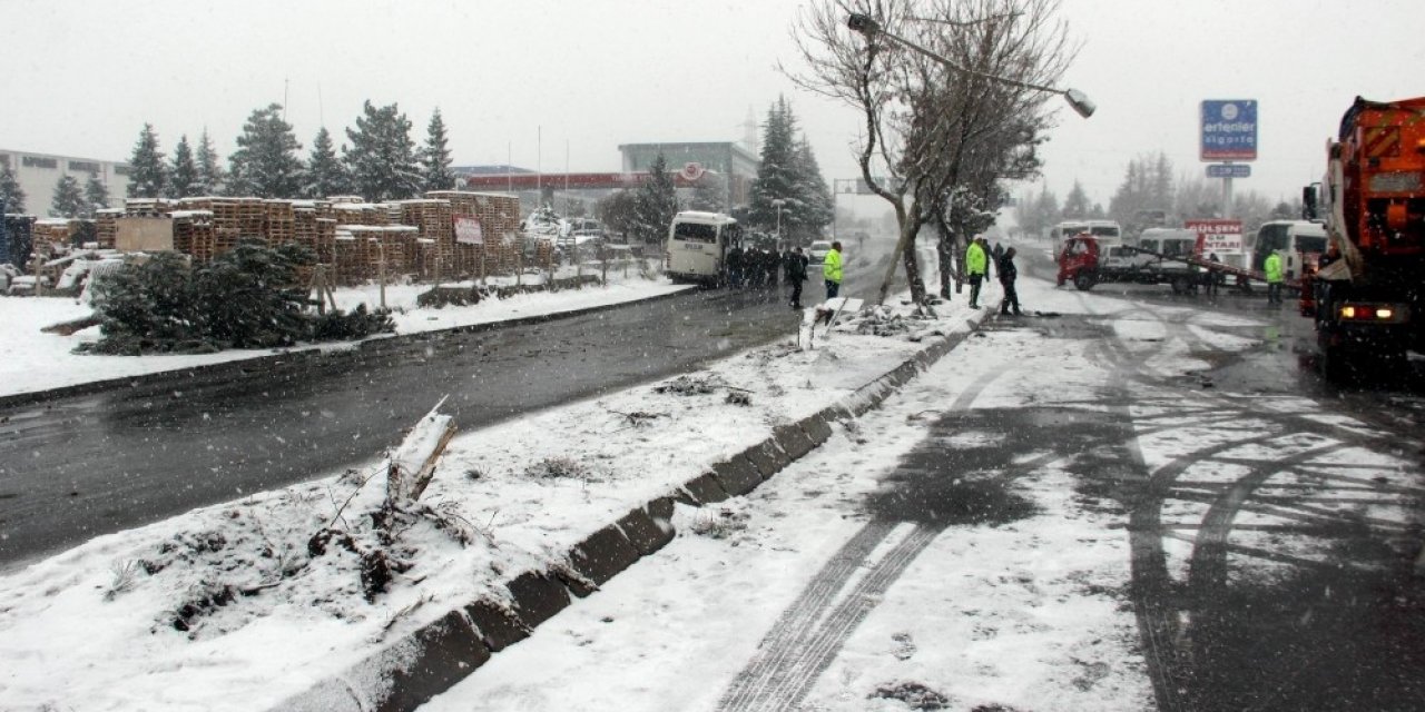 Kayseri’de 5 servis ve 1 tır çarpıştı: 18 yaralı