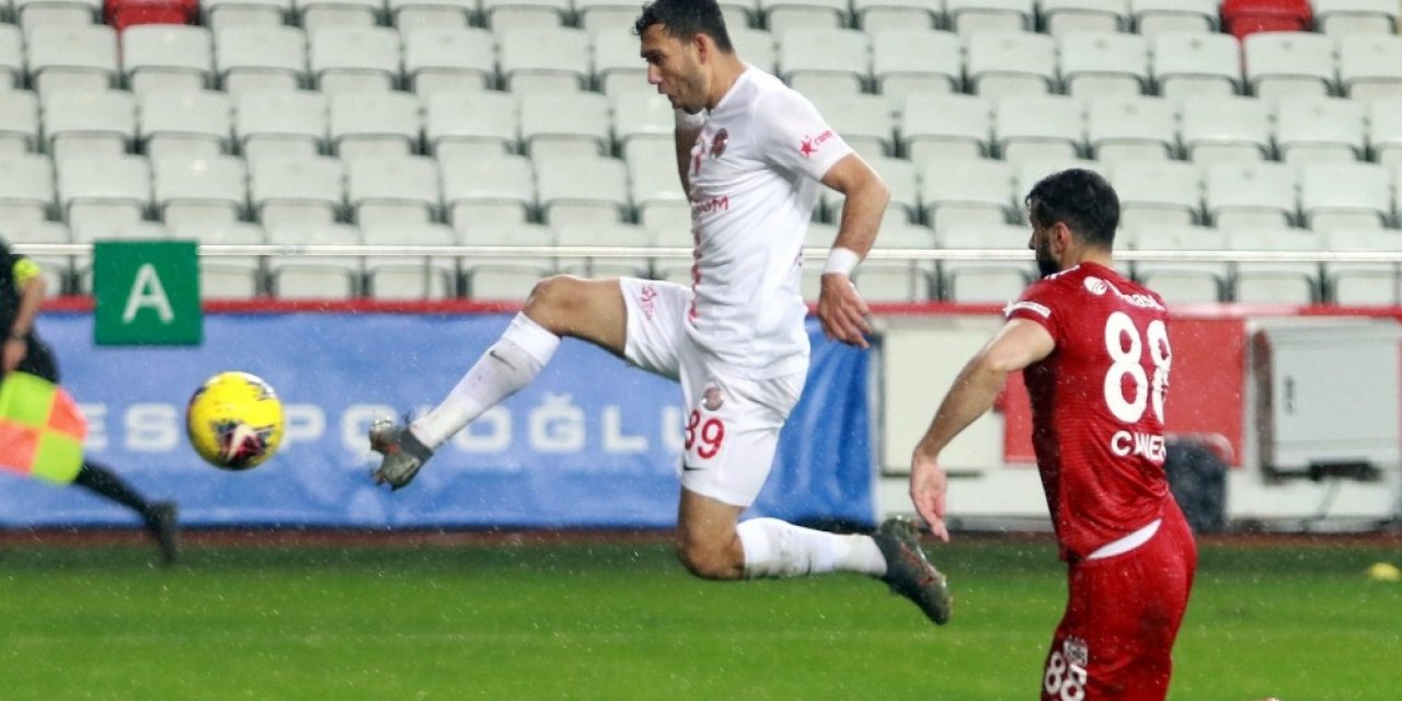 Antalyaspor’da savunmanın kalesi Veysel Sarı