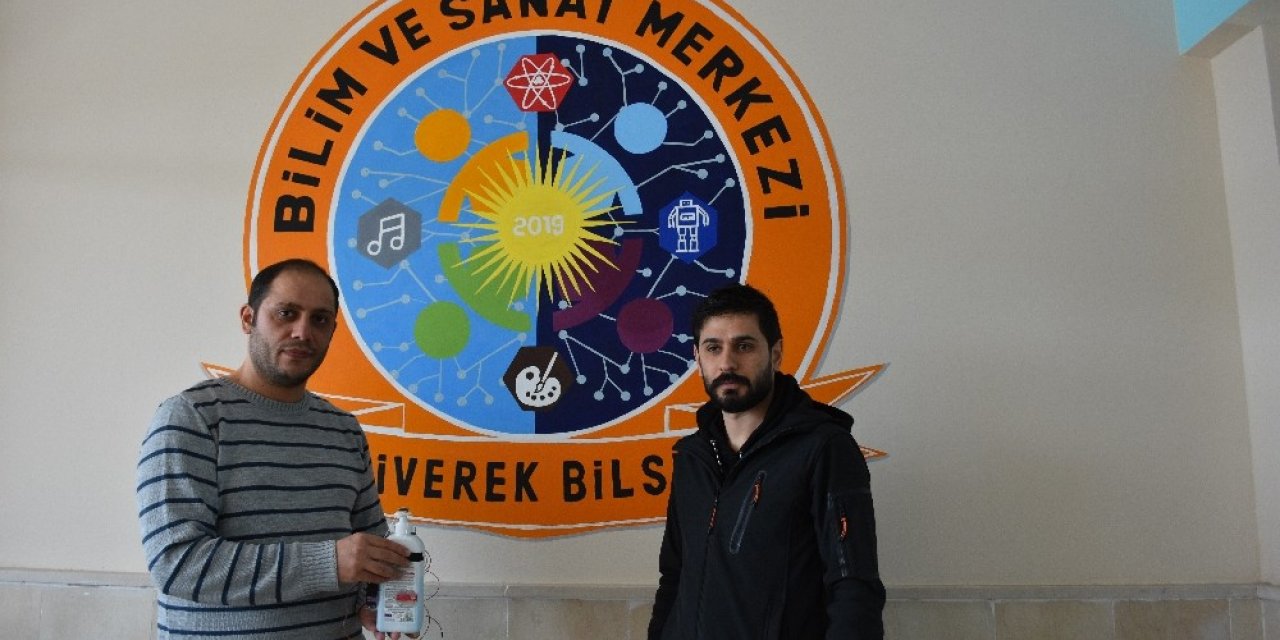 Okullar için ucuz maliyete otomatik dezenfekte el pompası ürettiler