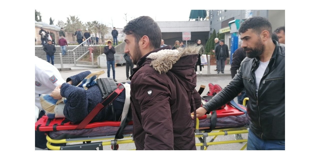 Yolun karşısına geçmek isterken canından oluyordu