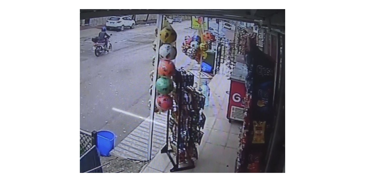 Dikkatsiz sürücünün neden olduğu kaza kameraya yansıdı