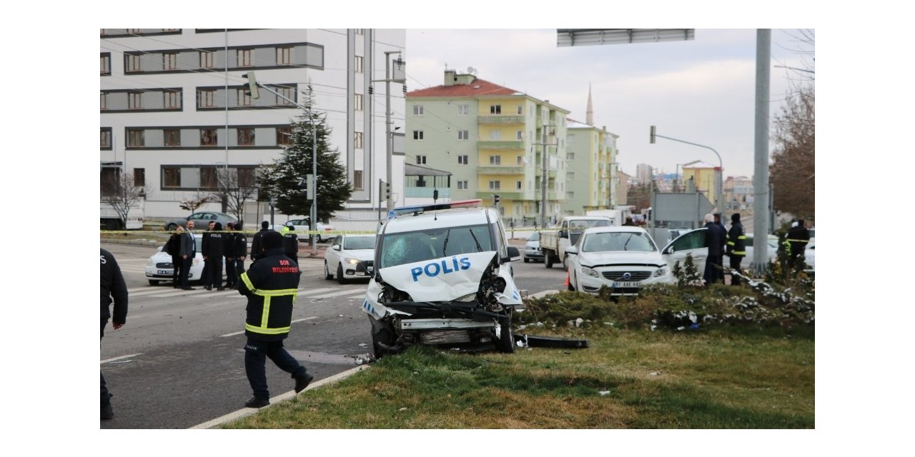 Niğde’de polis otosu ile otomobil çarpıştı: 1’i ağır 5 yaralı