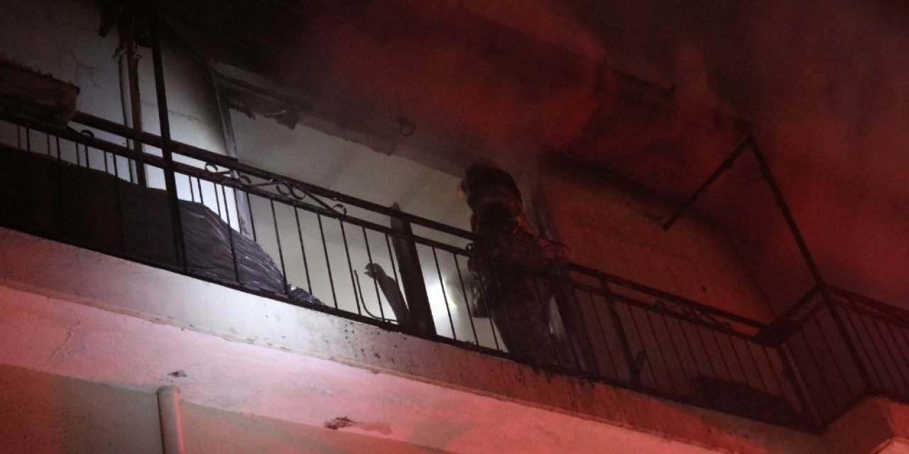 İzmir’de ev yangını: 1 yaralı