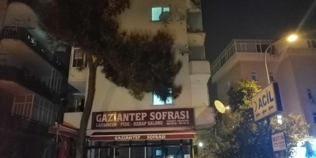 Beş katlı binanın balkonları büyük bir gürültüyle çöktü