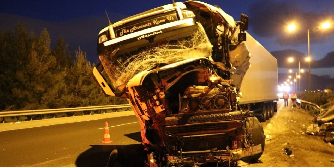 İzmir’de feci kaza: 1 ölü, 1 yaralı