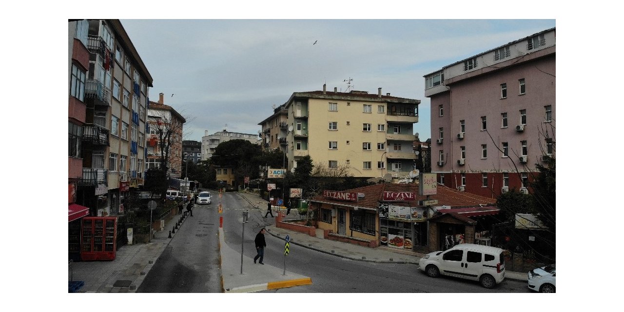 Pendik’te balkonları çöken bina havadan görüntülendi