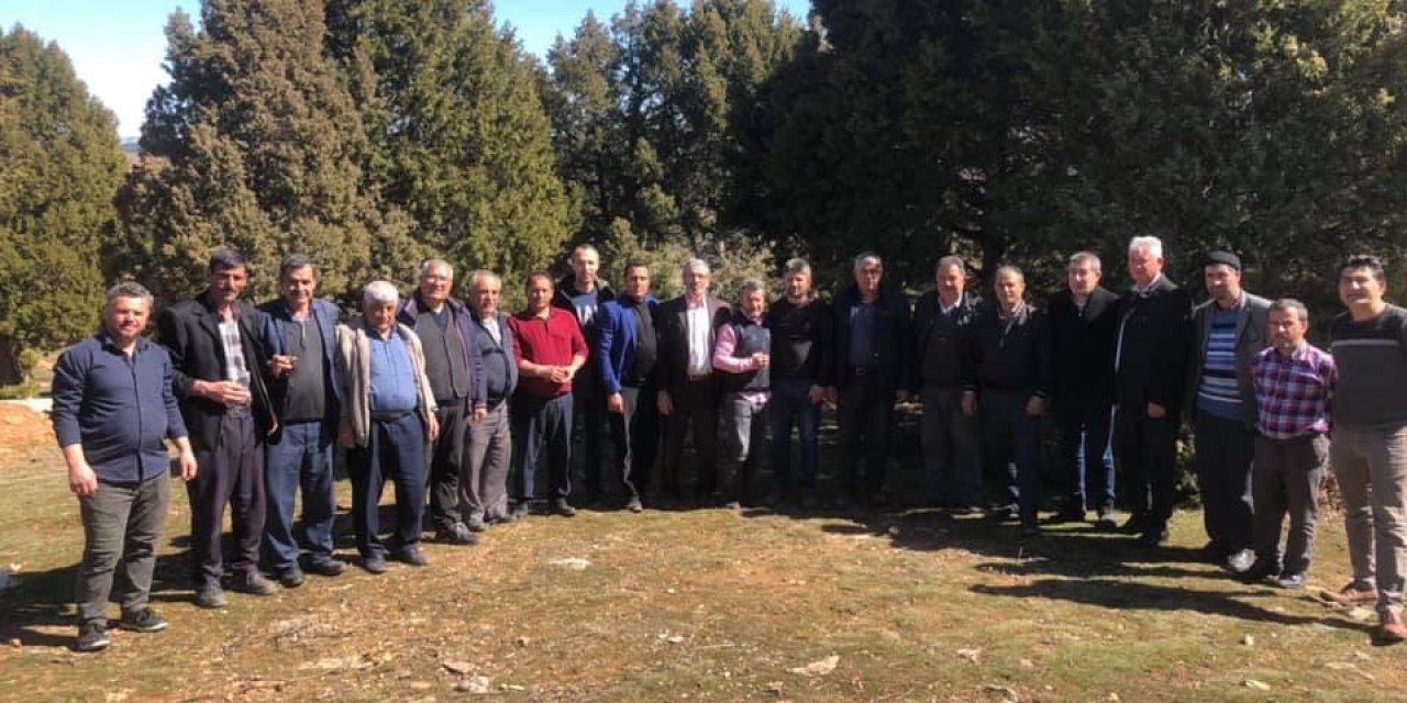 Hüyük'te mahalle muhtarlarından "evinde kalan" yaşlılara yardım eli