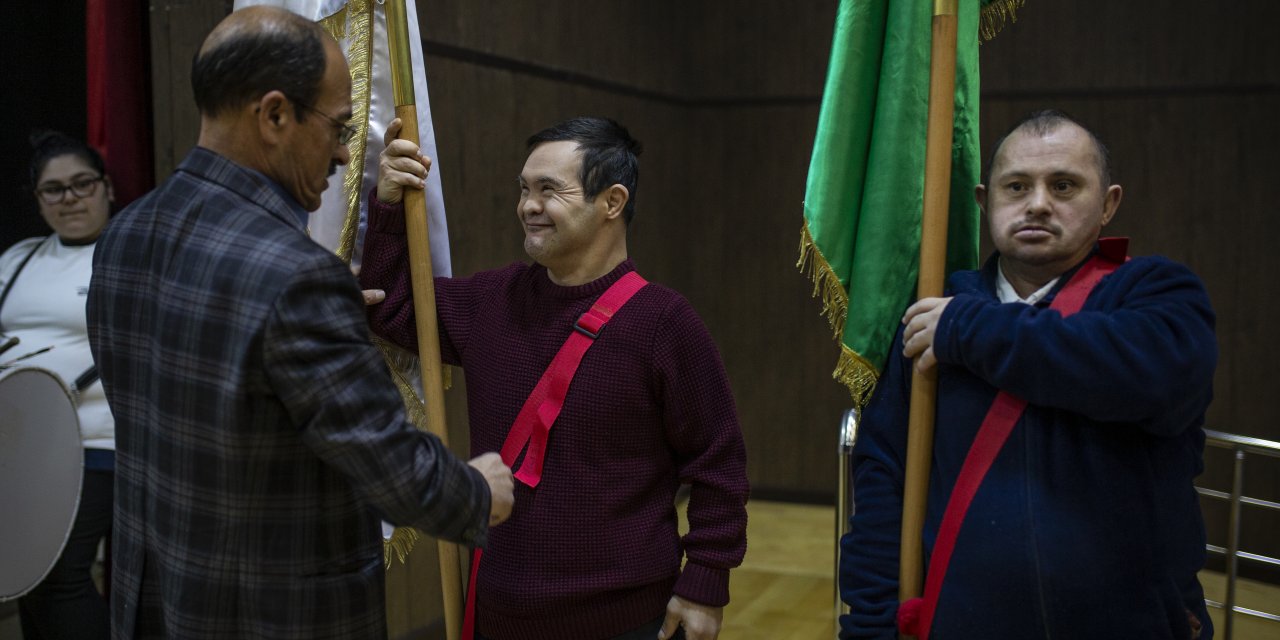 Down sendromlu iki arkadaşın mehter tutkusu