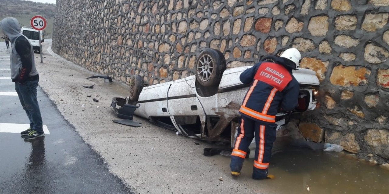 Kayganlaşan yol kazaya neden oldu: 3 yaralı