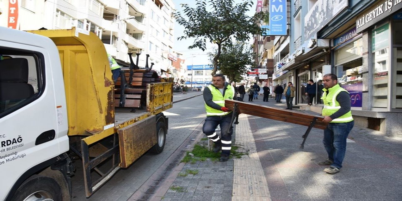 Tekirdağ'da koronavirüs nedeniyle banklar kaldırıldı