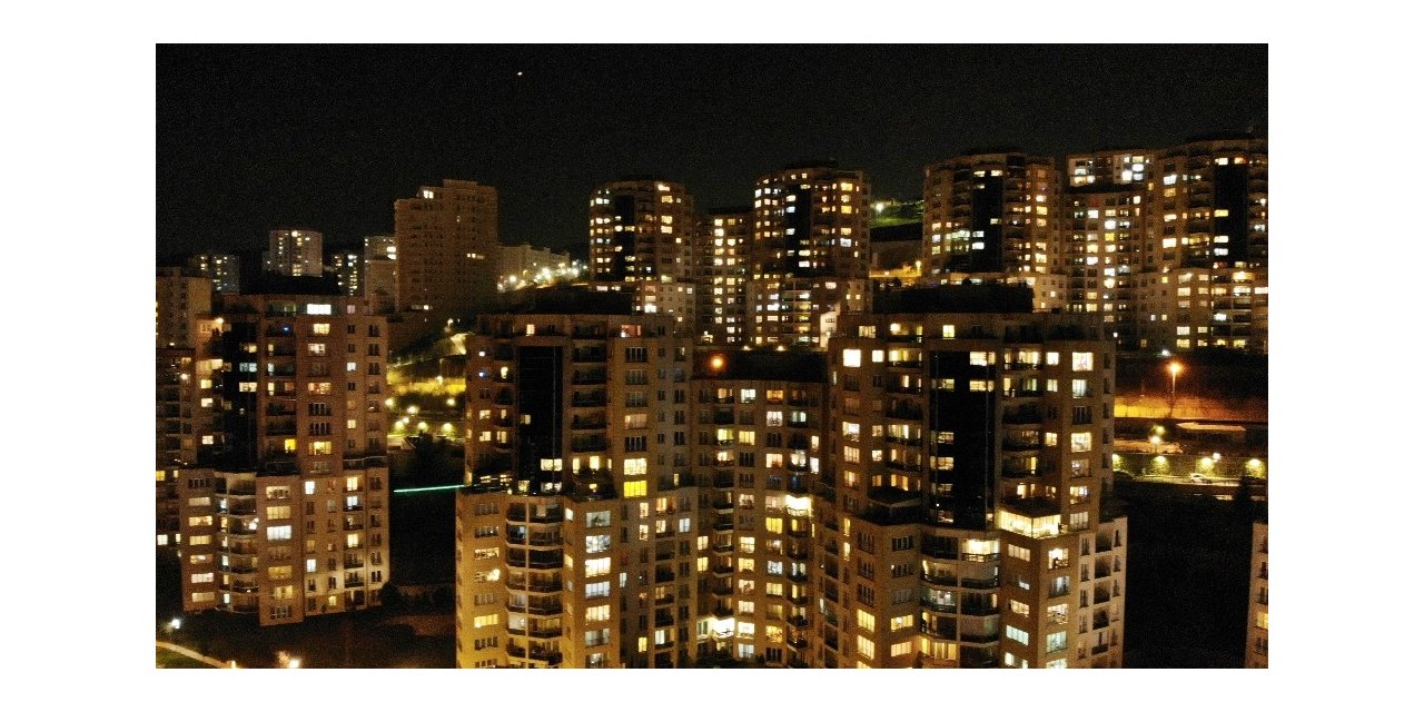 İstanbullulardan sağlık çalışanlarına alkışlı destek