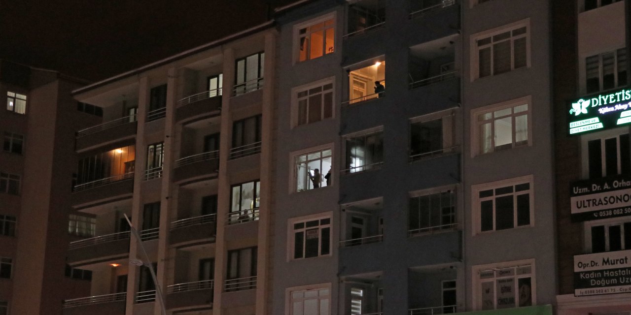 Sağlık çalışanlarına alkışlı destek