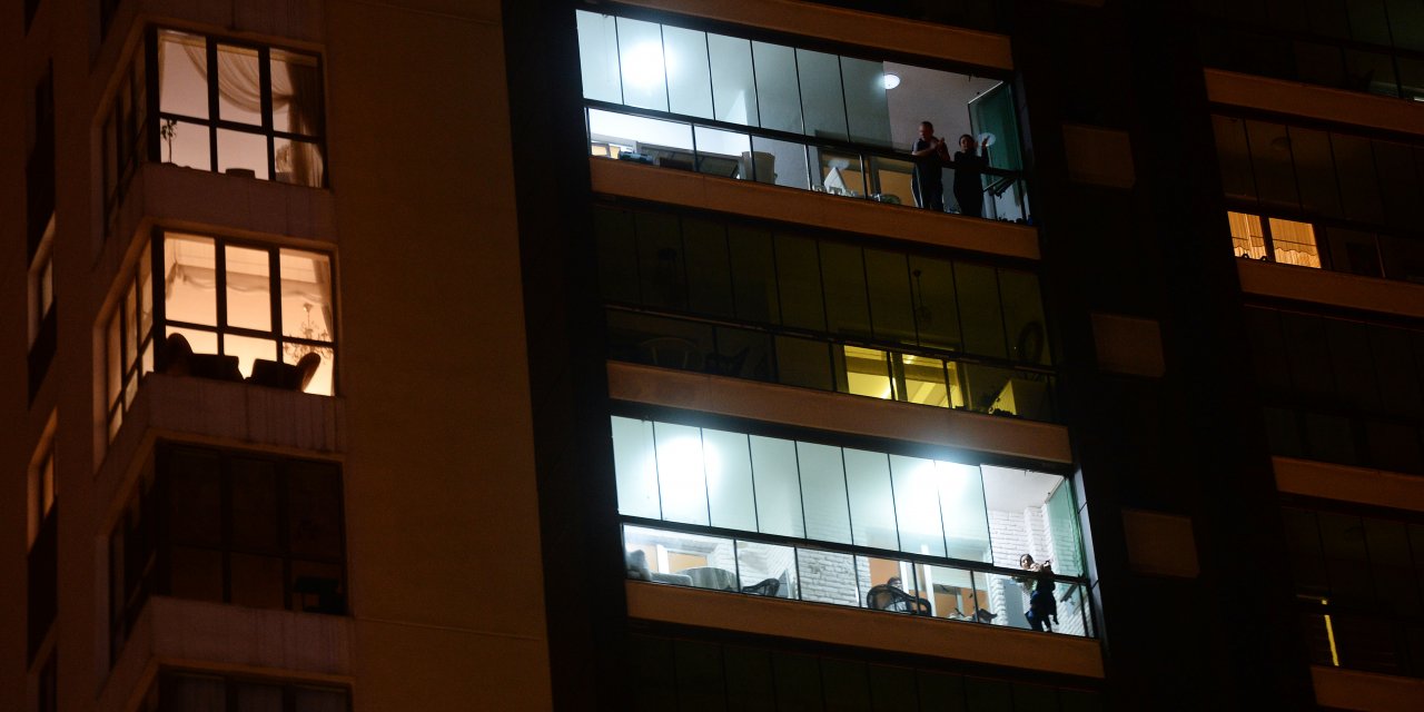 Sağlık çalışanlarına alkışlı destek