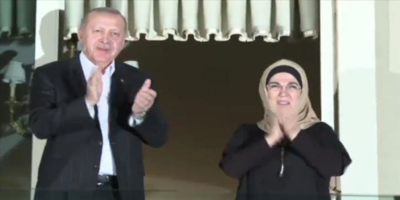 Cumhurbaşkanı Erdoğan ve eşi de alkışladı