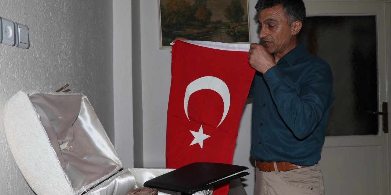 Şehit ağabeyinin özlemini 29 yıldır sakladığı emanetleriyle gideriyor