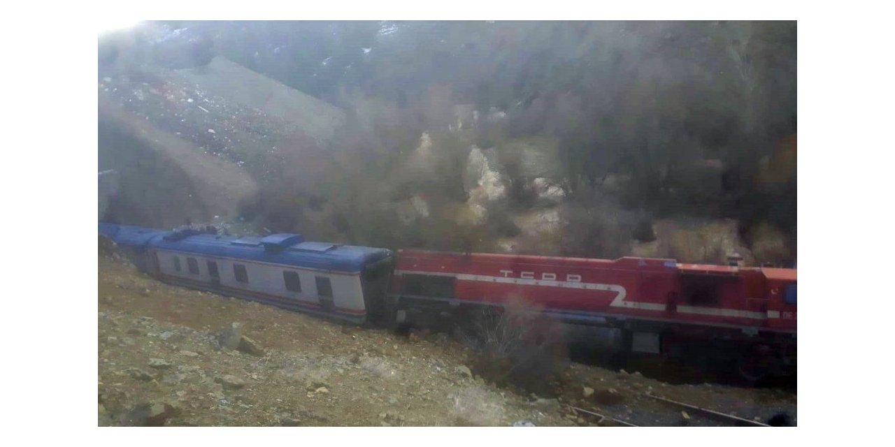 Elazığ’a heyelan nedeniyle tren yoldan çıktı, facia ucuz atlatıldı