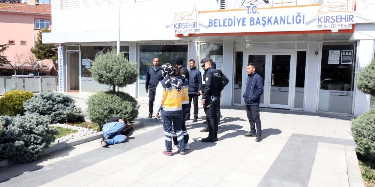 ’Virüs var’ diyen alkollü şahıs, sağlıkçıların talebini reddetti