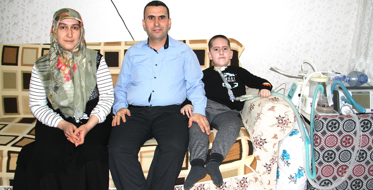 Küçük Tunahan'ın en büyük hayali akülü arabaya kavuşmak