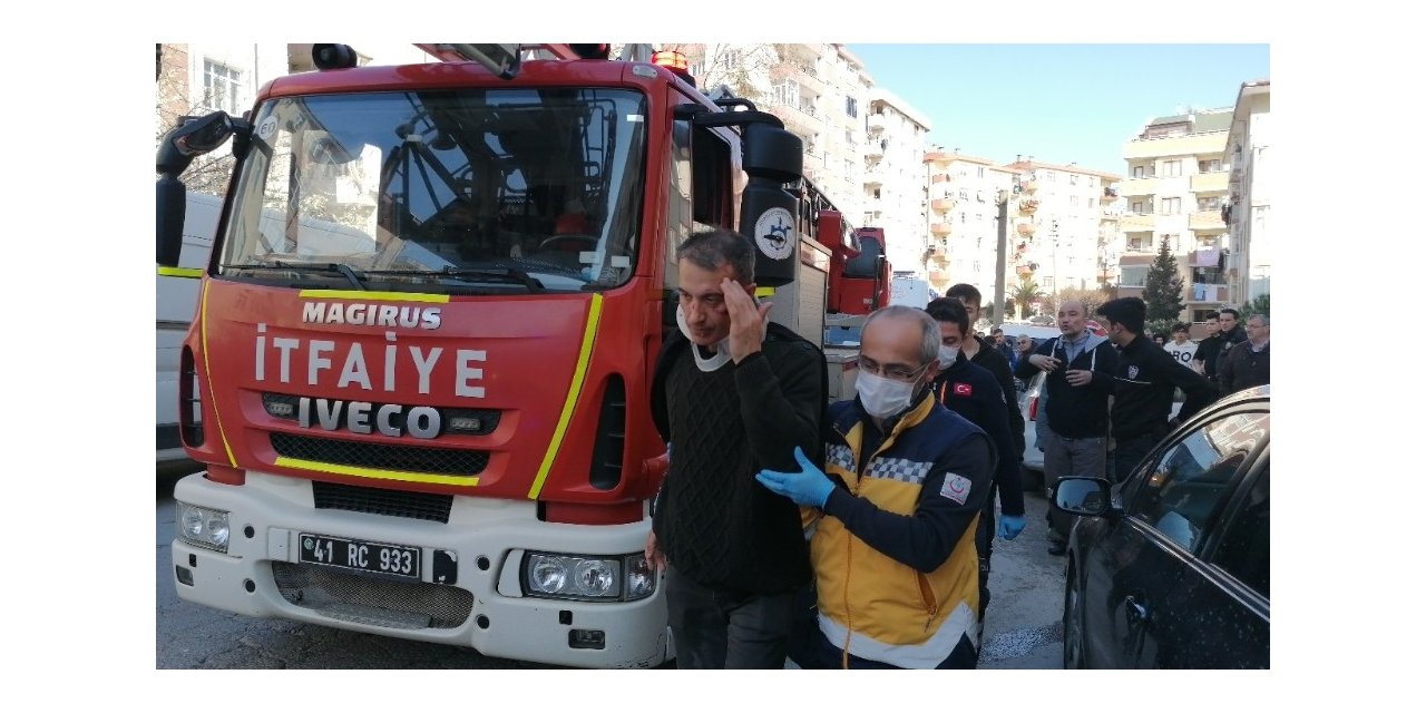 Yangında patlayan itfaiye hortumu 2 kişiyi yaraladı