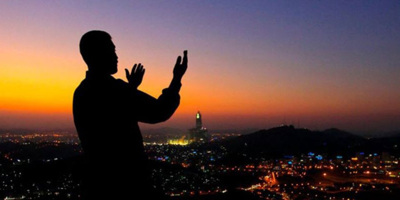 Miraç Kandili'nde dualar evlerden yükseldi