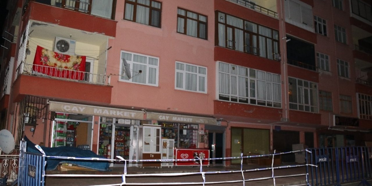 Rize’de taşıyıcı kolanları zarar gören 10 katlı bina tahliye edildi