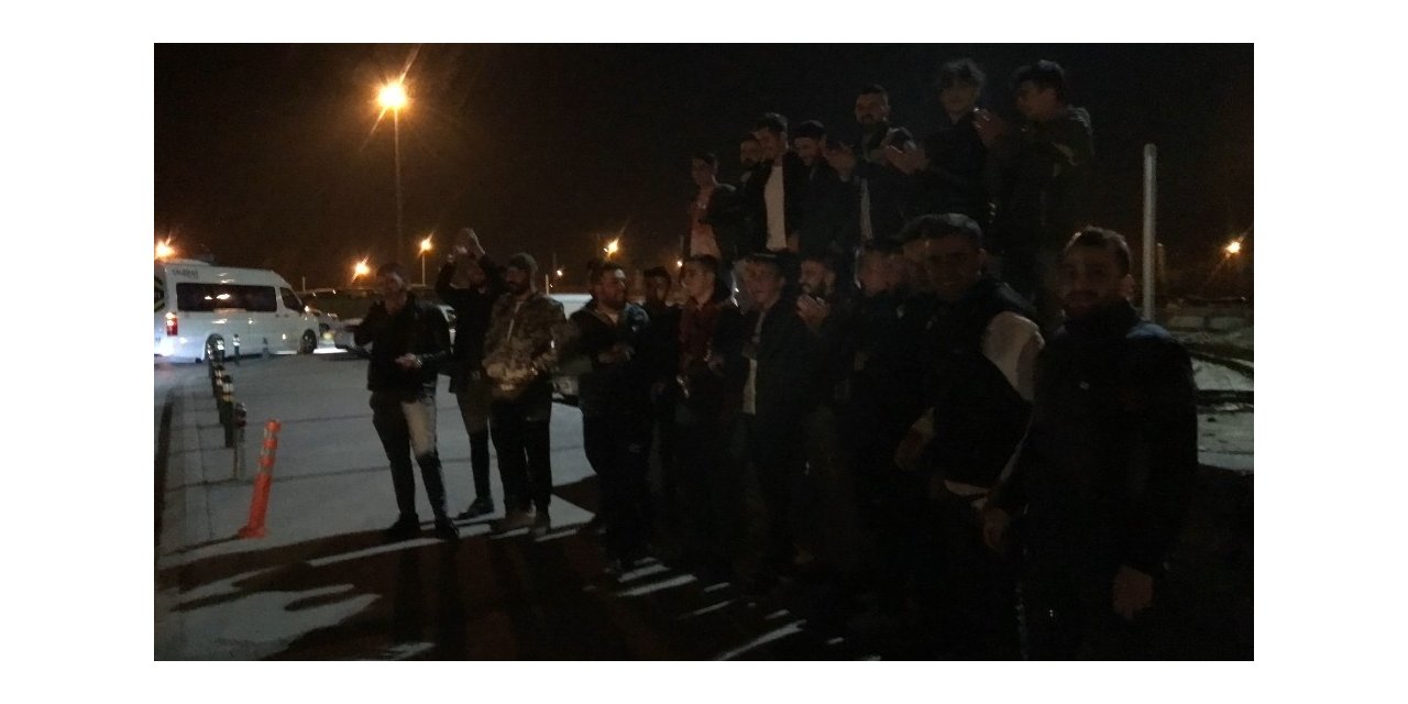 Asker uğurlaması otogar dışında devam etti
