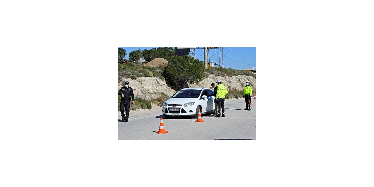 Çeşme polisinden virüs önlemli kontrol