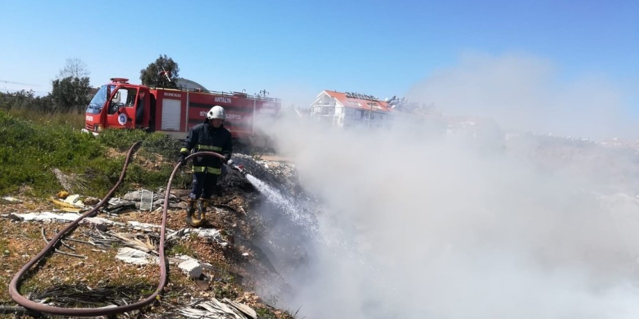 Manavgat’ta çöplük alanda yangın