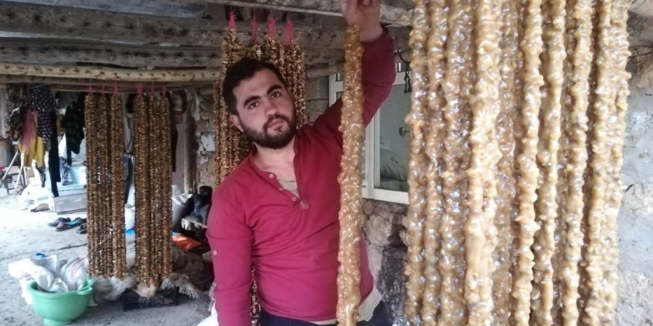 Cevizli sucuk üreticileri evde kalmayı kazanca çeviriyor