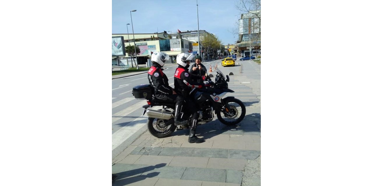 Dışarıya çıkan 65 yaş üstü vatandaşlar polis ekiplerince uyarıldı
