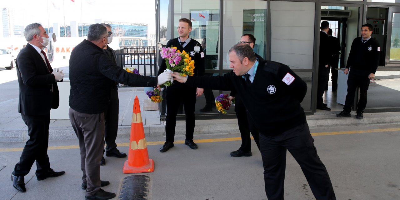 Başkentte çicekçilerden sağlık çalışanlarına destek