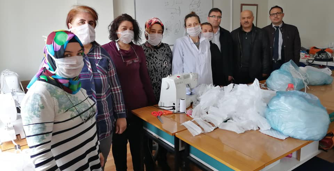 Meslek lisesinde kamu kurumları için 100 bin maske üretilecek