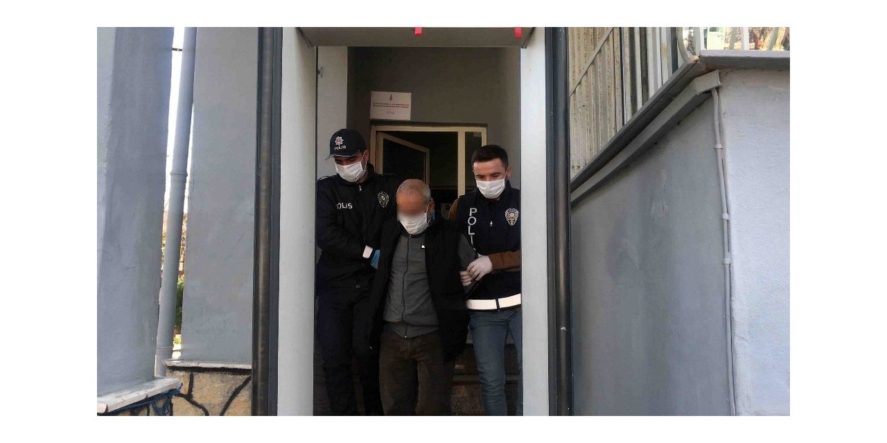 Korona virüsü bahane edip yaşlı adama kolonya uzatarak gasp eden şahıs kamerada