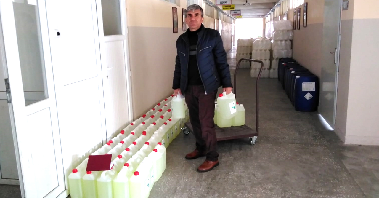 Seydişehir meslek lisesinde dezenfektan üretimi sürüyor