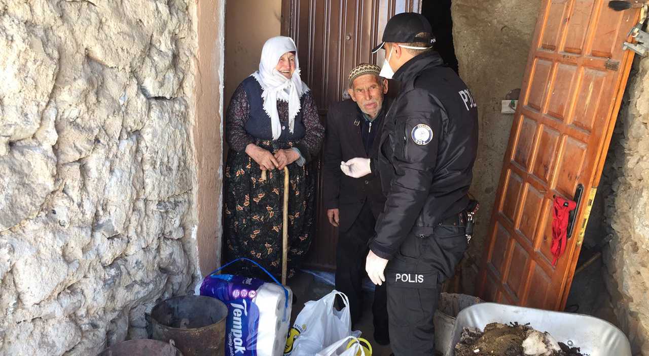 Aksaray'da 65 yaş ve üstündekilerin ihtiyaçlarını "Vefa Sosyal Destek Grubu" karşılıyor