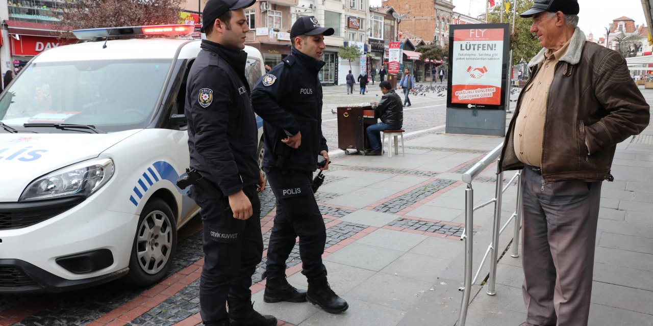 Edirne'de sokakta gezen 65 yaş üstü vatandaşlar uyarılarak evlerine gönderildi