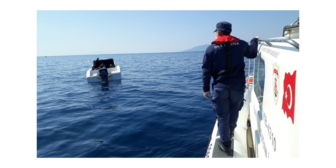İzmir açıklarında 6’sı çocuk 30 göçmen kurtarıldı